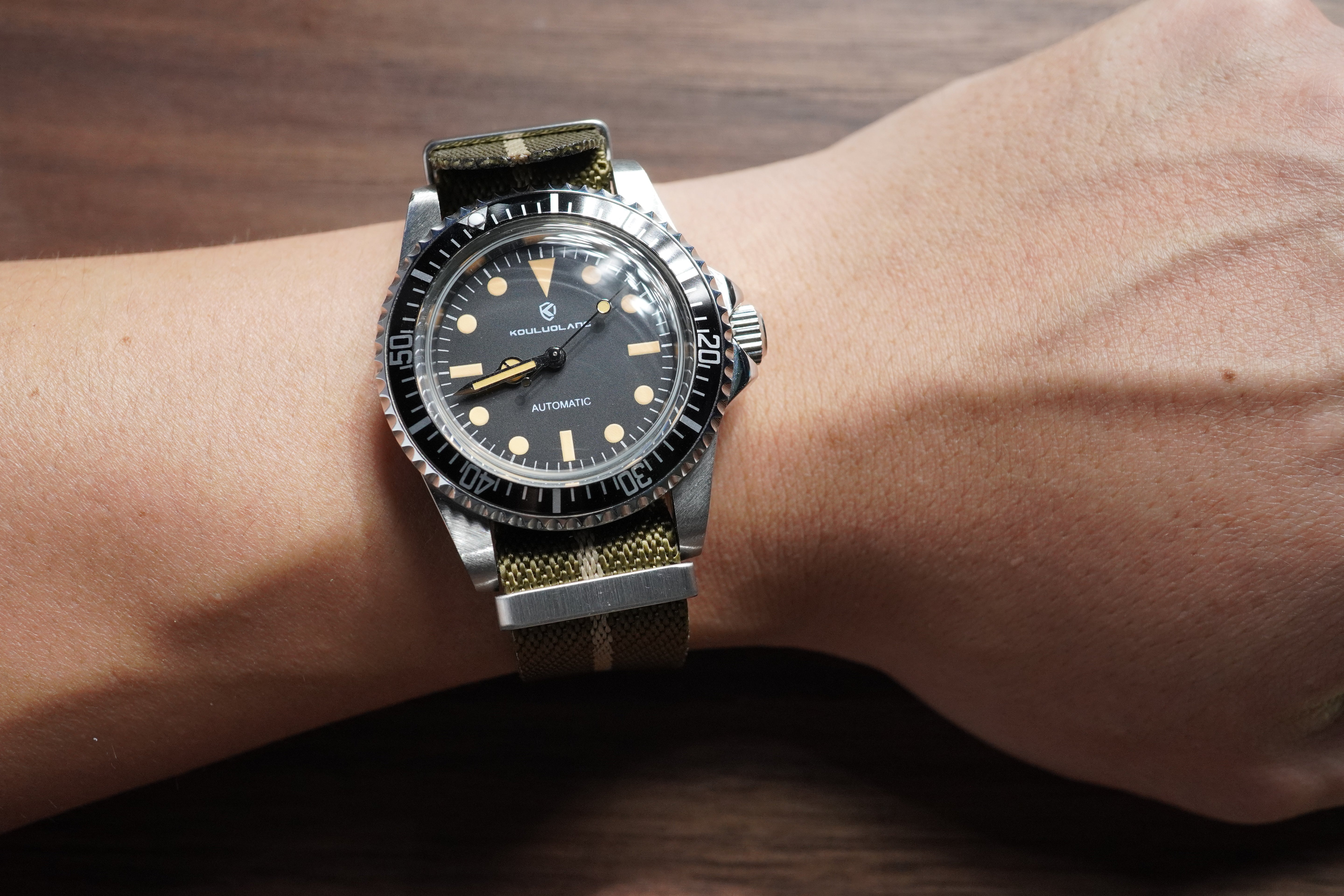 BLACK ACRYLIC VINTAGE DIVER