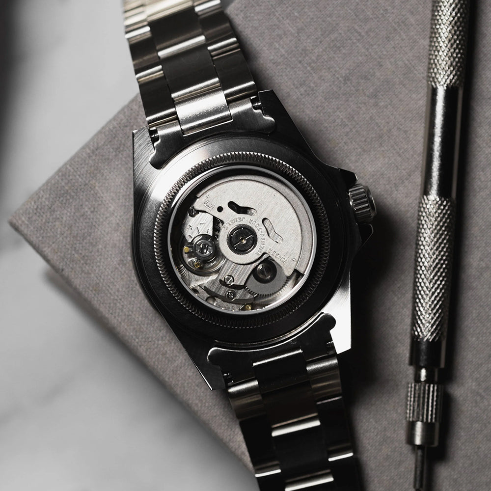 BLACK ACRYLIC VINTAGE DIVER