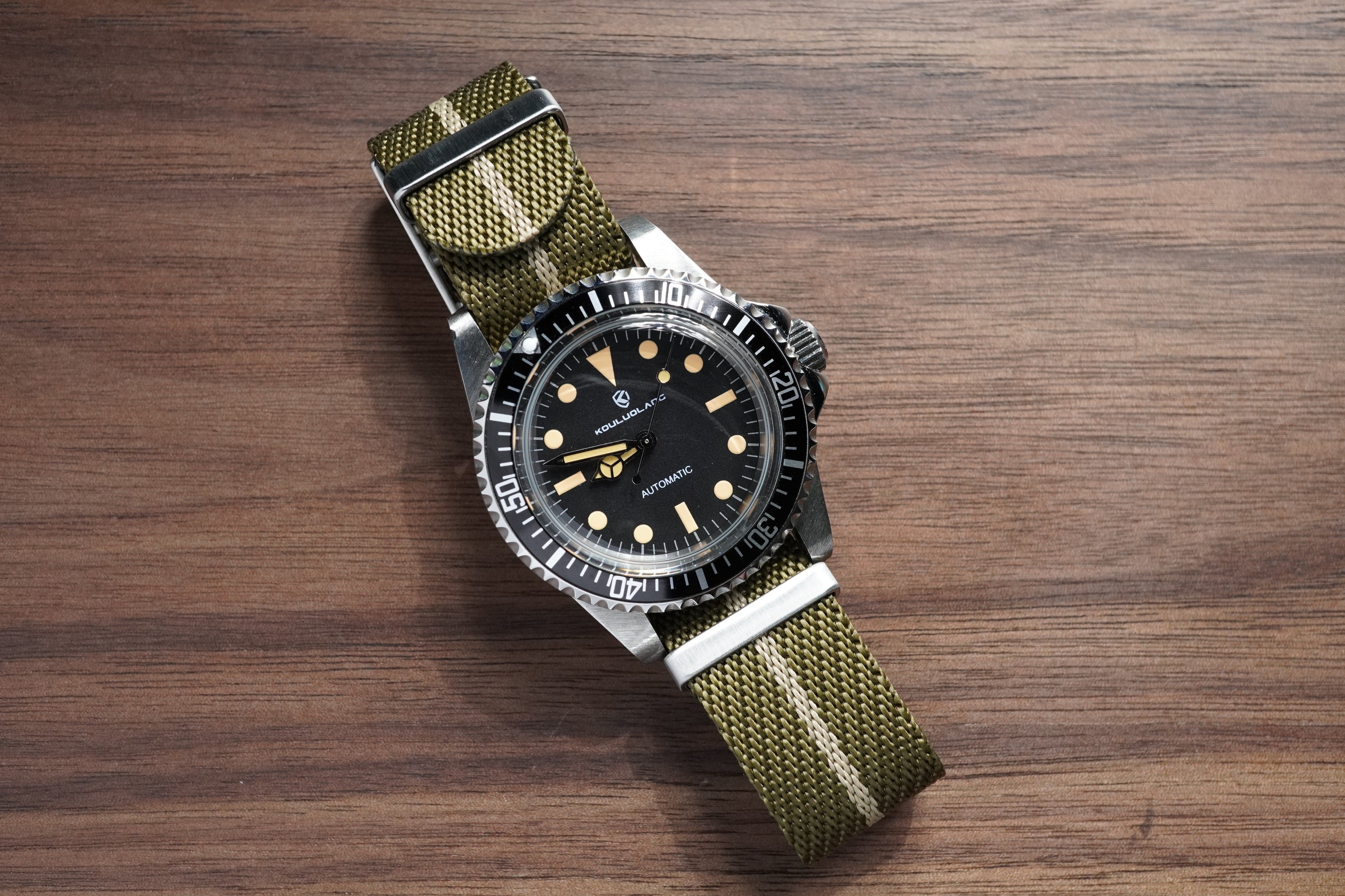 BLACK ACRYLIC VINTAGE DIVER