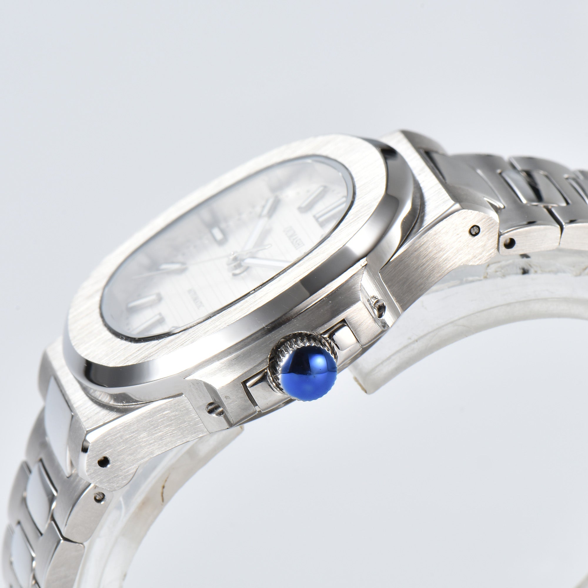 Nautilus White