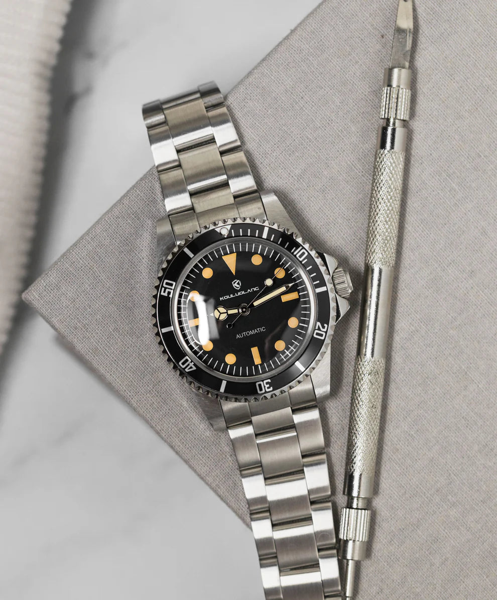BLACK ACRYLIC VINTAGE DIVER