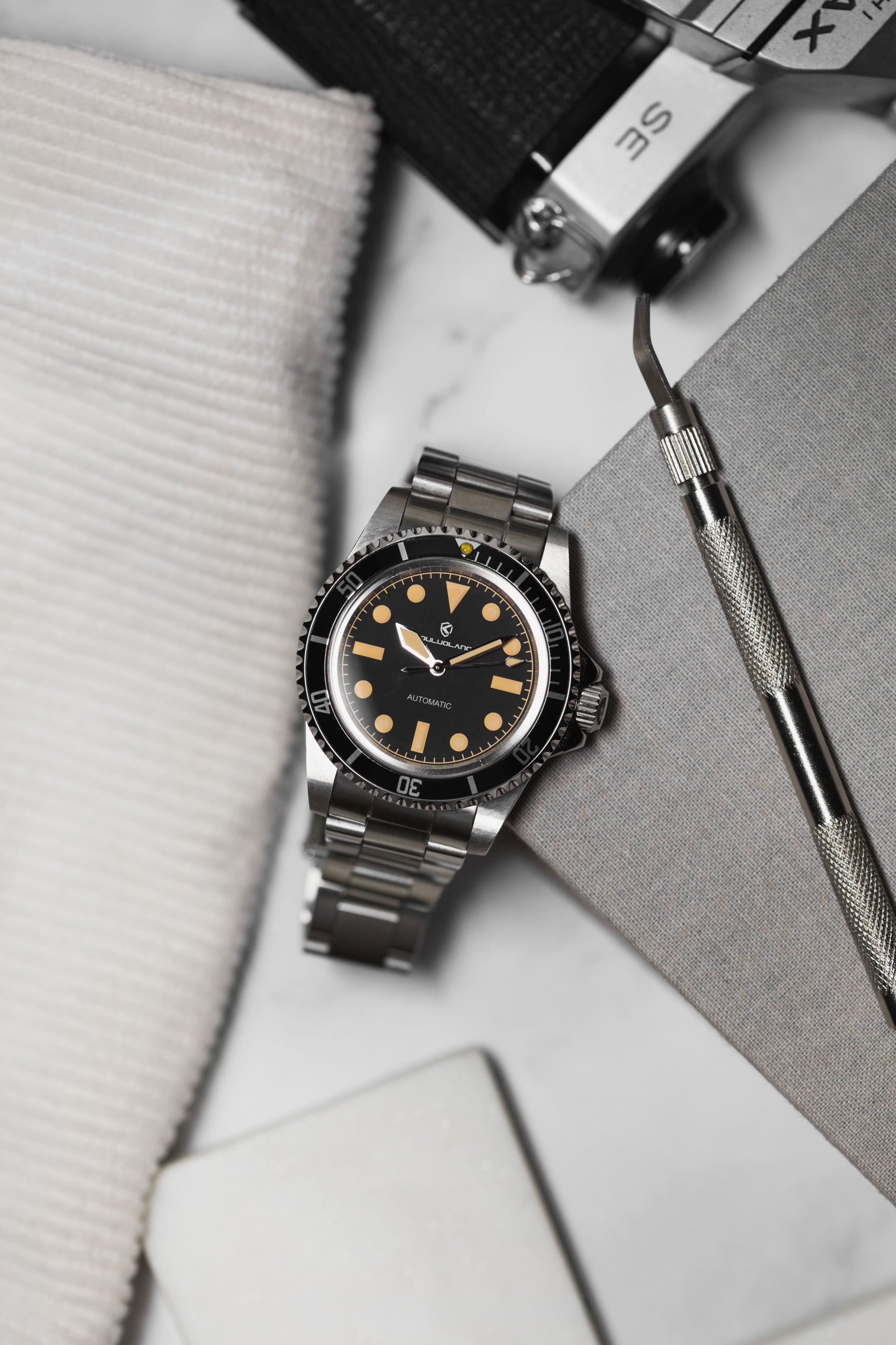 BLACK VINTAGE DIVER