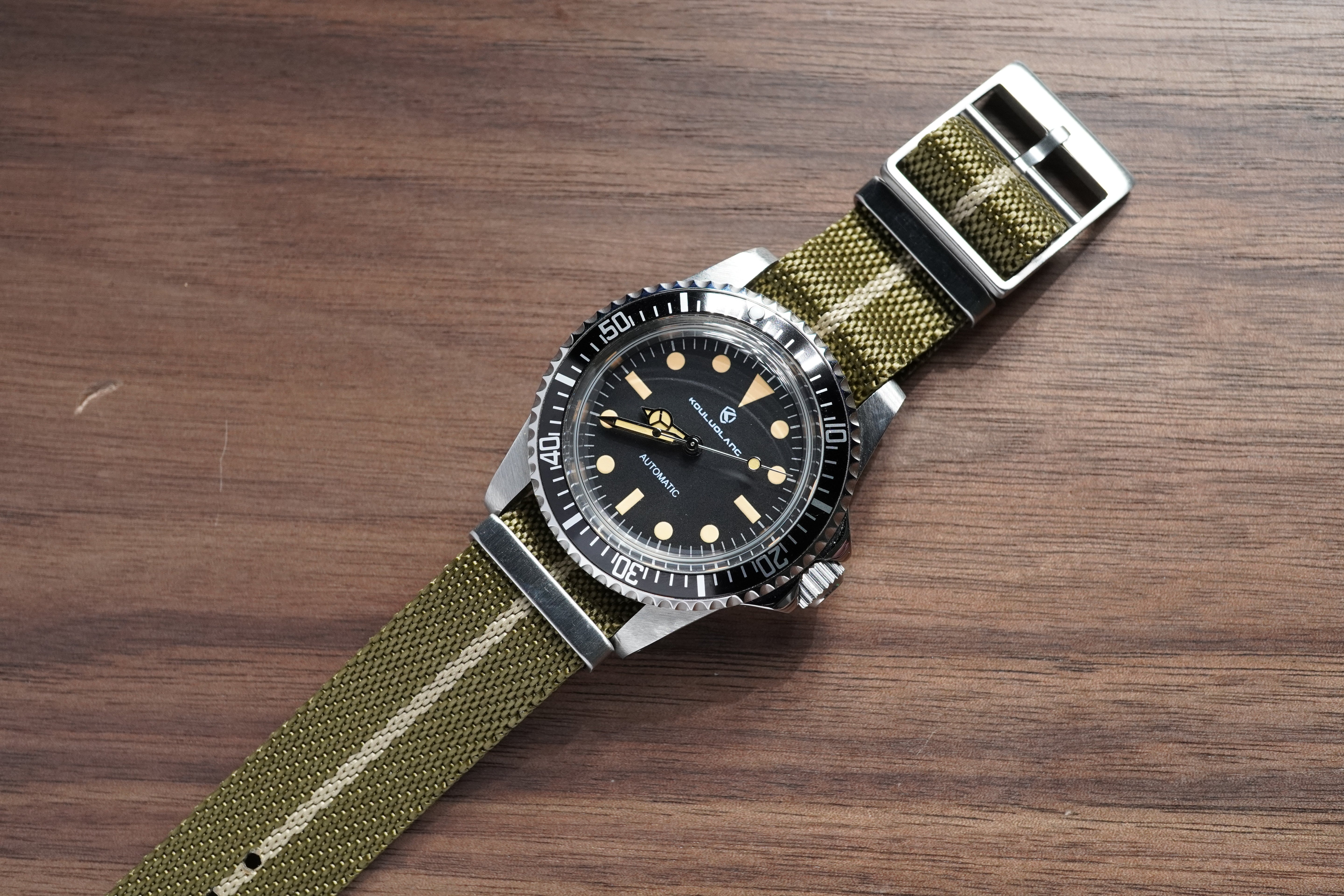 BLACK ACRYLIC VINTAGE DIVER