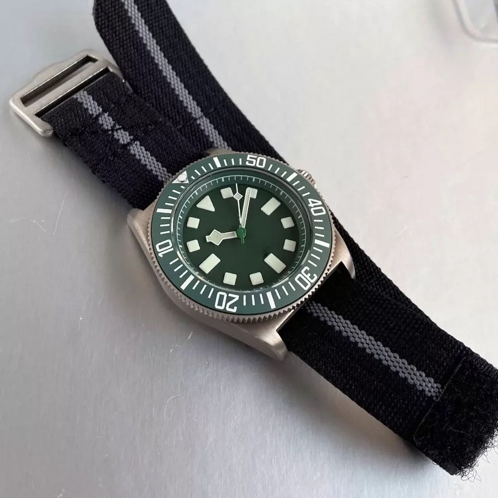 Titanium diving watch Green