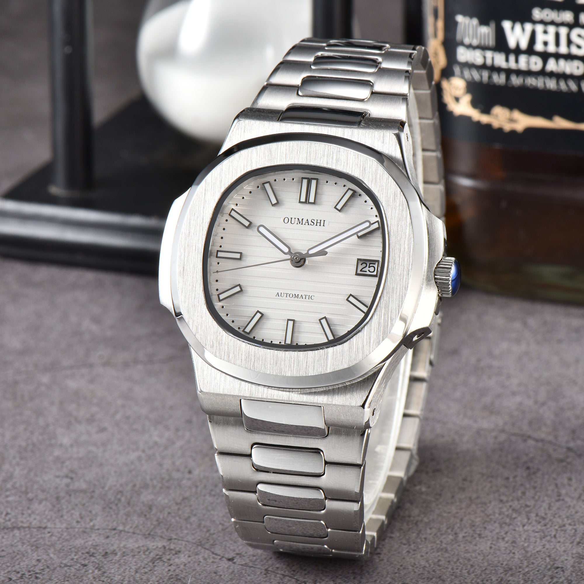 Nautilus White