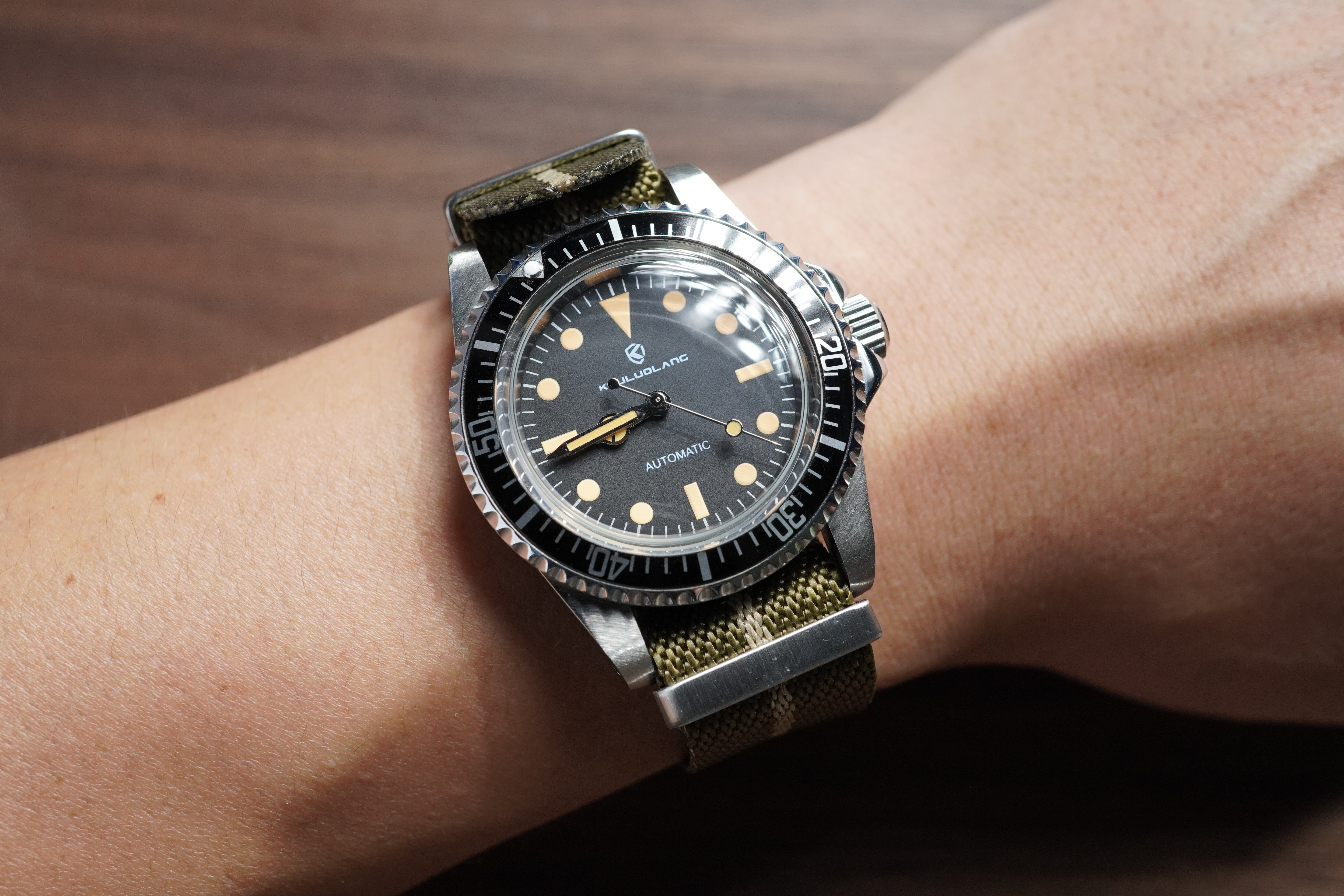 BLACK ACRYLIC VINTAGE DIVER