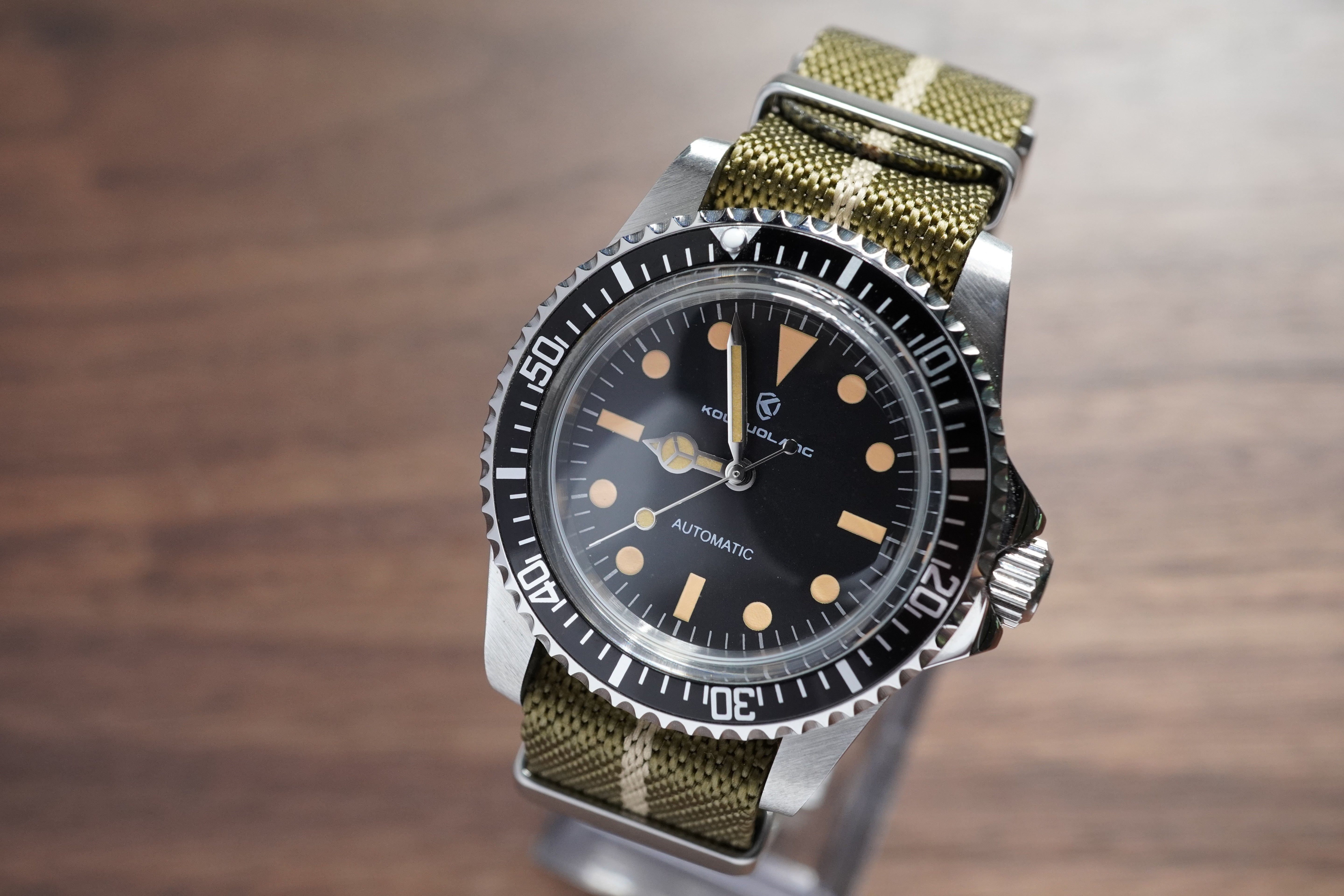 BLACK ACRYLIC VINTAGE DIVER